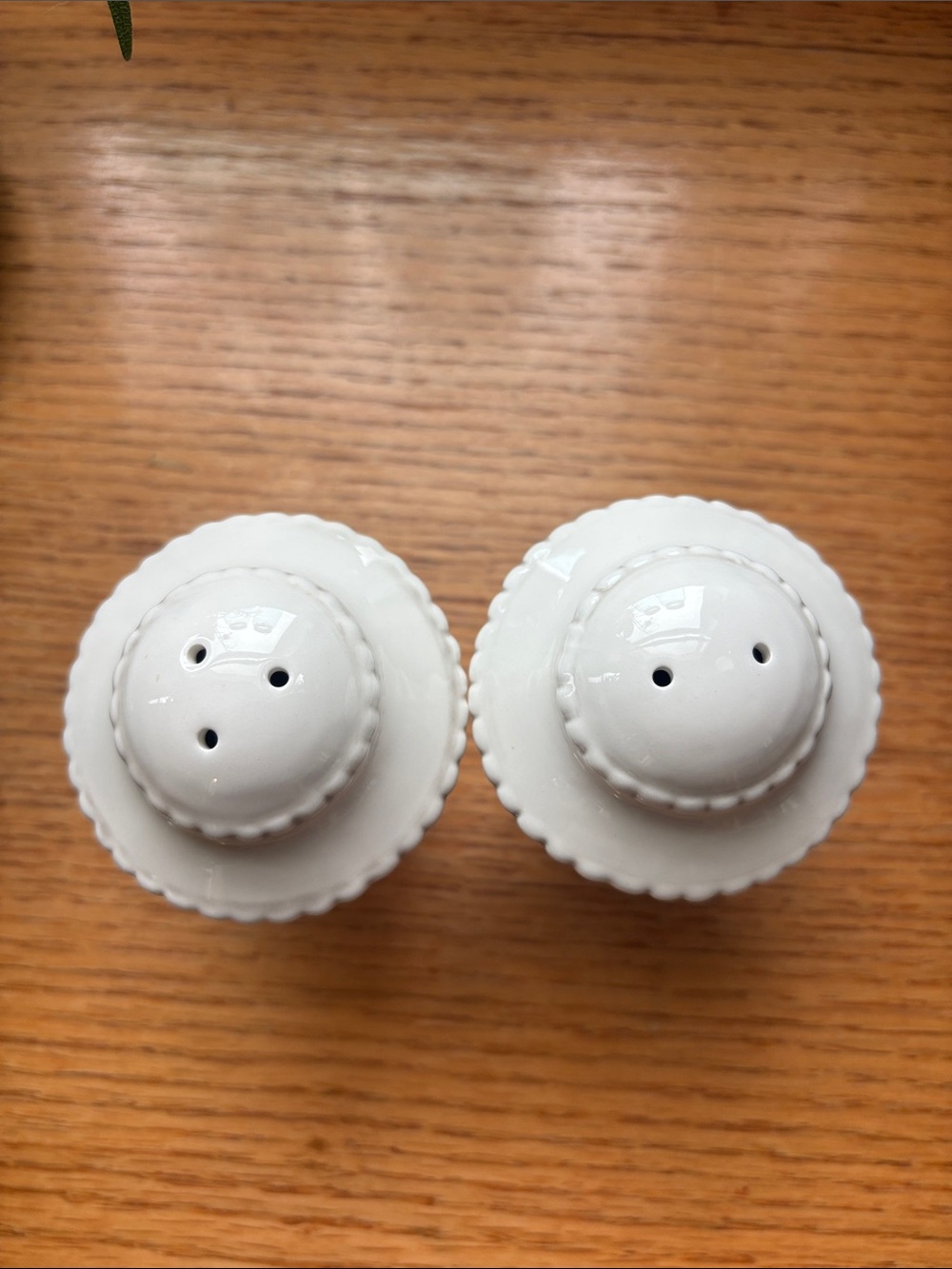 American Atelier retired pattern, Salt and Pepper Shakers - Set of 2 - Picture 3 of 4